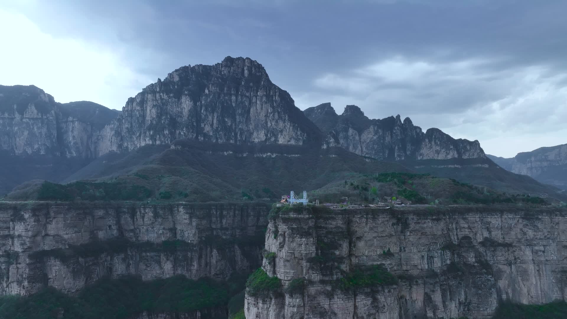 4K航拍河南安阳林州太行山视频的预览图