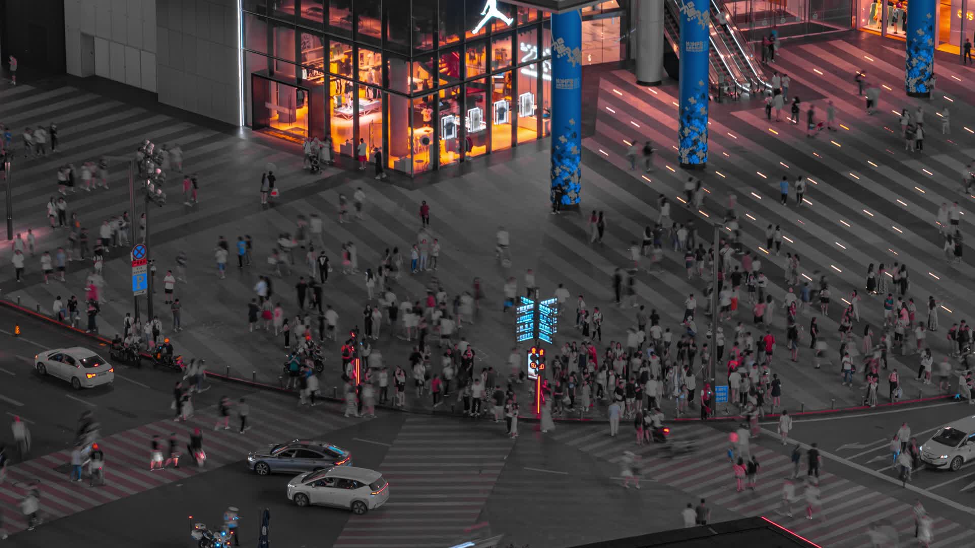 8K城市商圈密集人流人潮延时视频的预览图