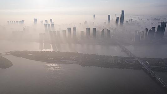 8K长沙晨雾云海云端IFS城市天际线延时视频的预览图