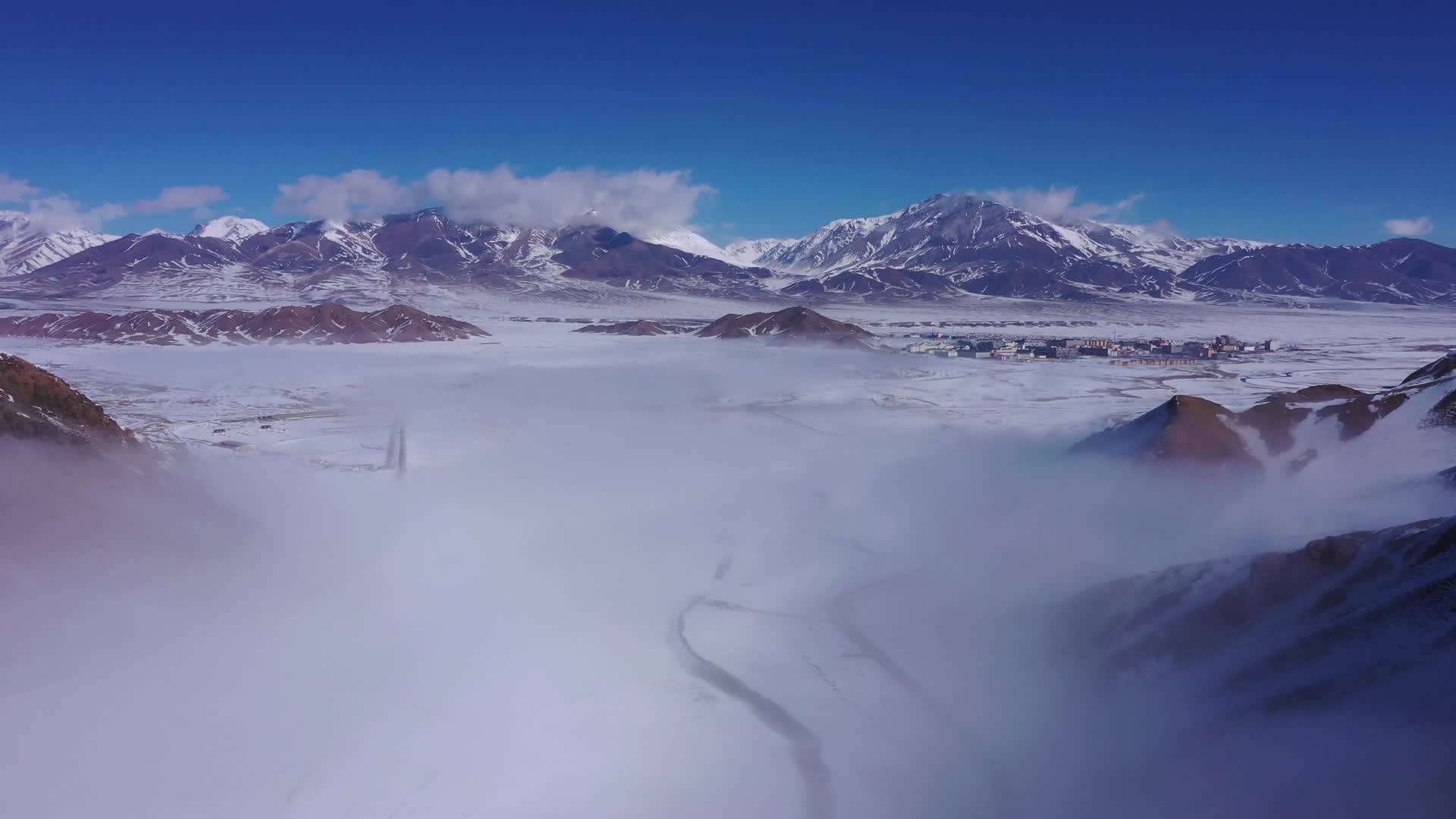 雾中巴音布鲁克视频的预览图