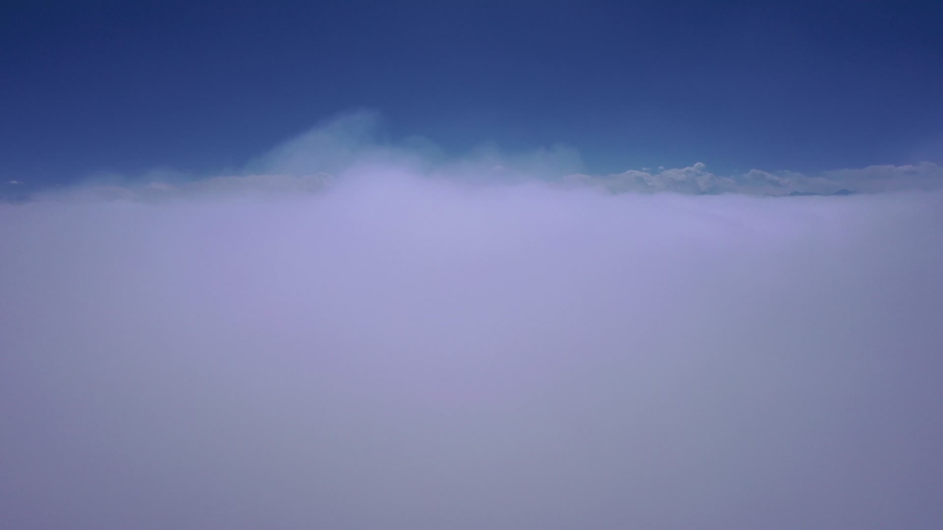 穿越云层视频的预览图