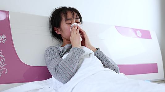 生病感冒流鼻涕难受视频的预览图