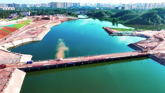 4K航拍广西钦州平陆运河施工工程视频的预览图