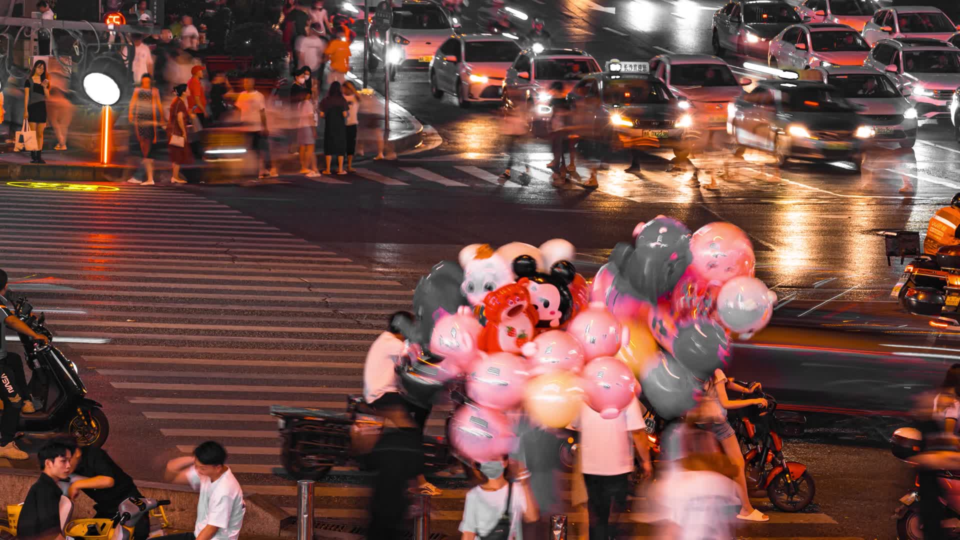 8K长沙城市夜晚晚高峰人潮人流延时视频的预览图