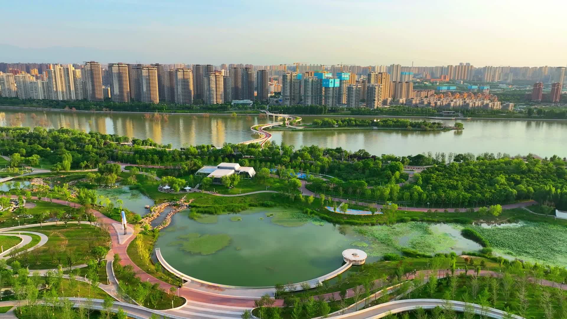 陕西西安浐河湿地快艇夕阳浐灞灞河视频的预览图