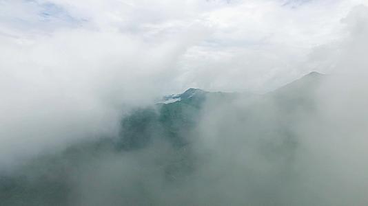 云海4K航拍视频视频的预览图