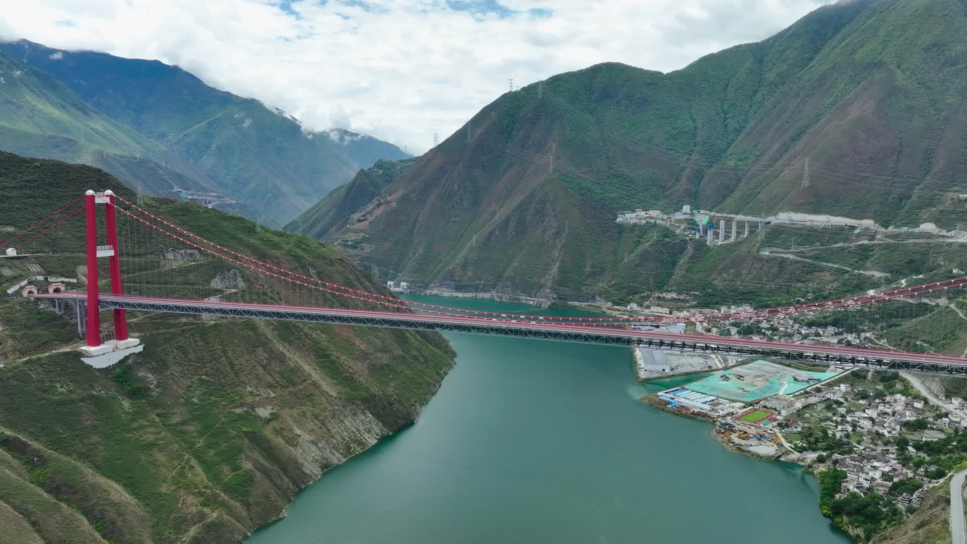 4K航拍川西泸定大渡河大桥风光视频的预览图