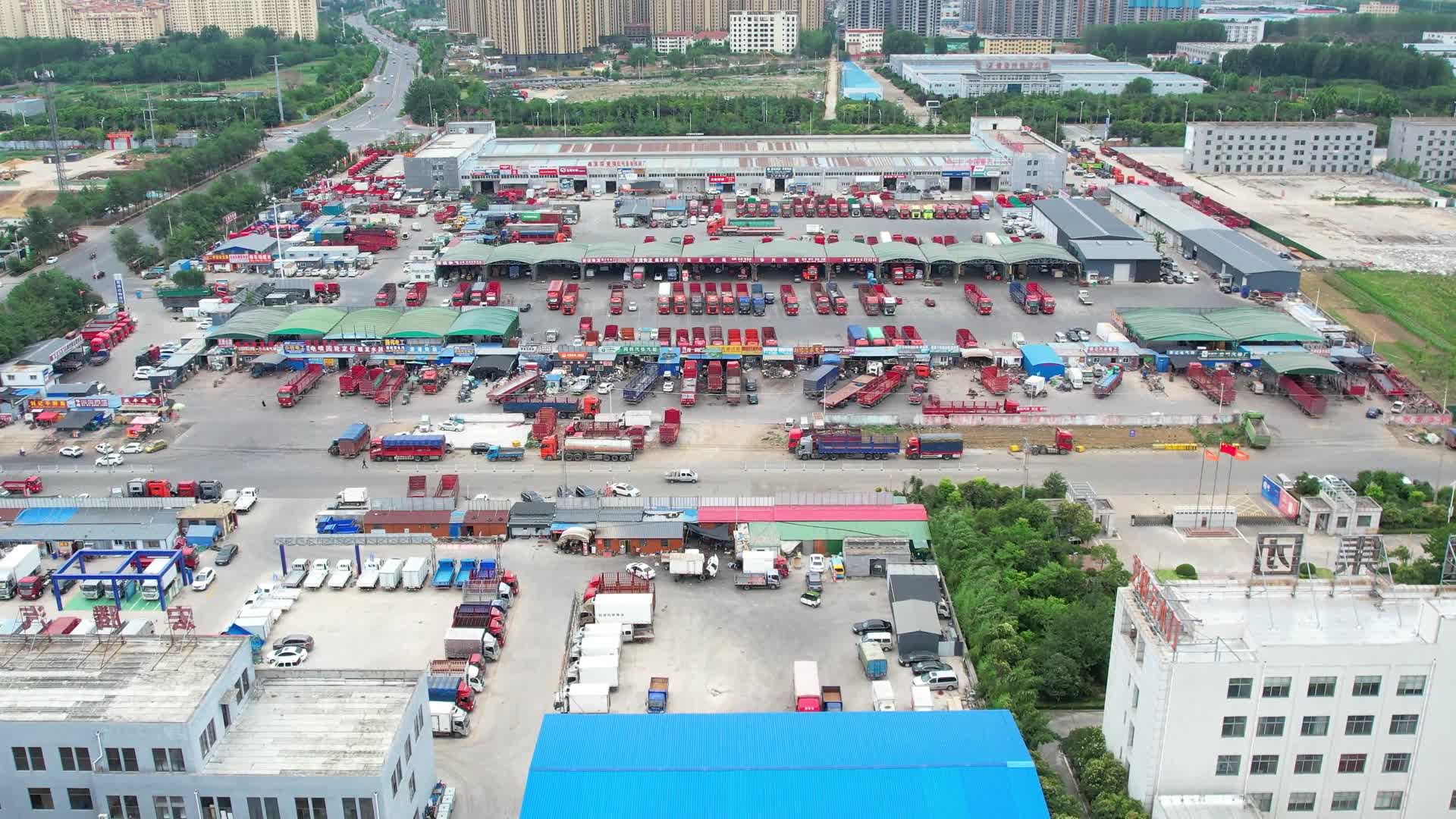 货车物流园物流中心航拍物流园货物周转中心视频的预览图