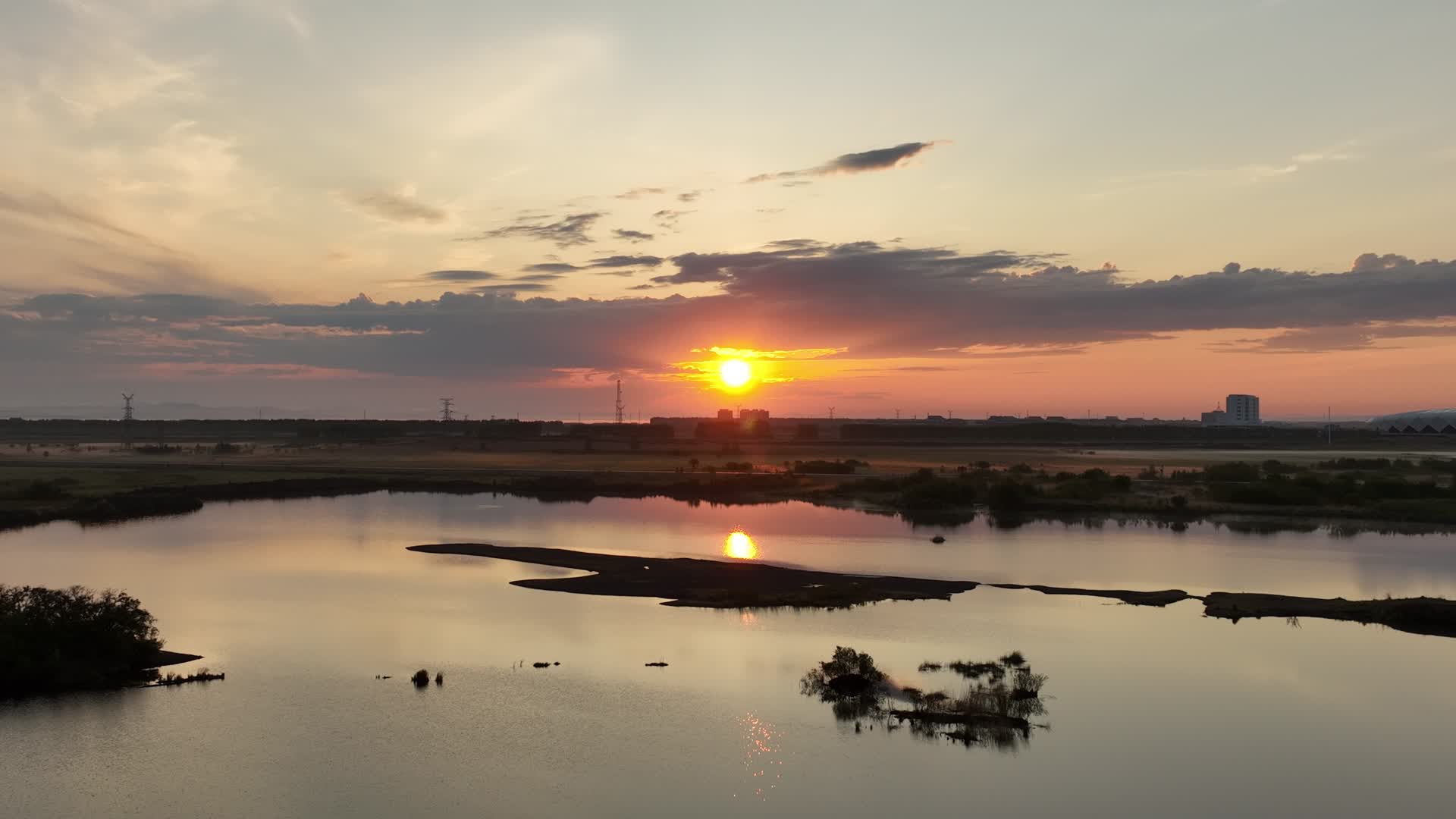 航拍湿地湖泊水塘日出视频的预览图
