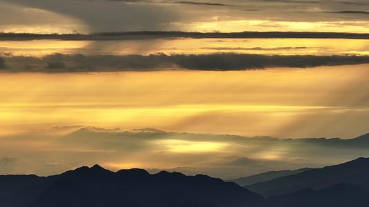 4K航拍四川雅安牛背山夕阳自然美景视频的预览图