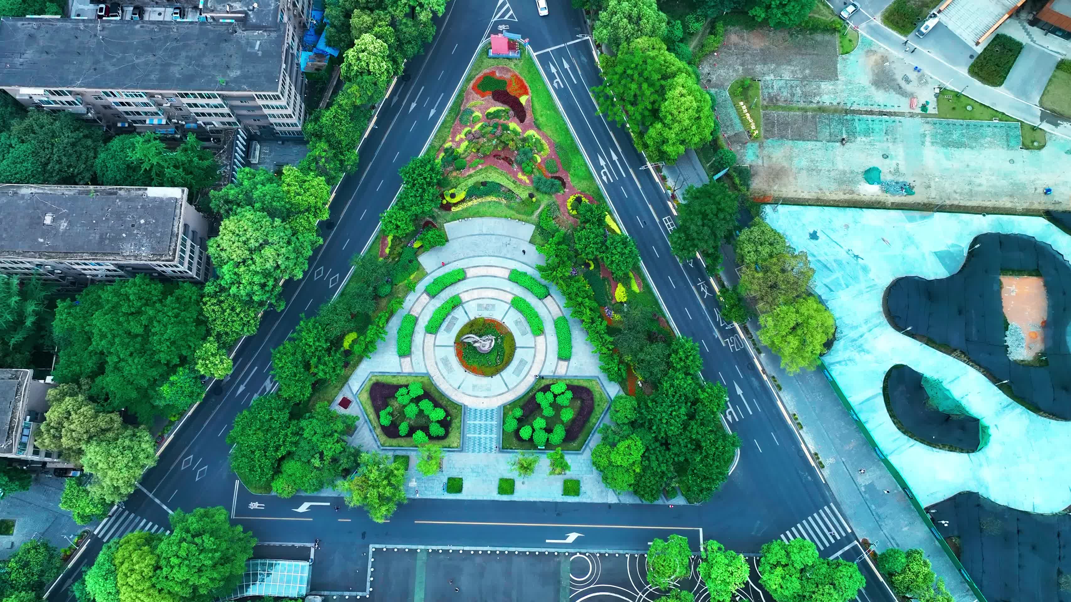 4K航拍四川成都体育中心广场视频的预览图