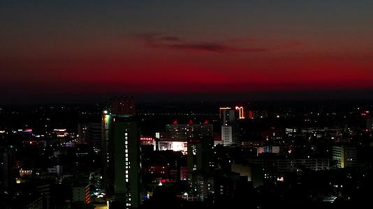 4K航拍广西合浦县夜晚城市视频的预览图