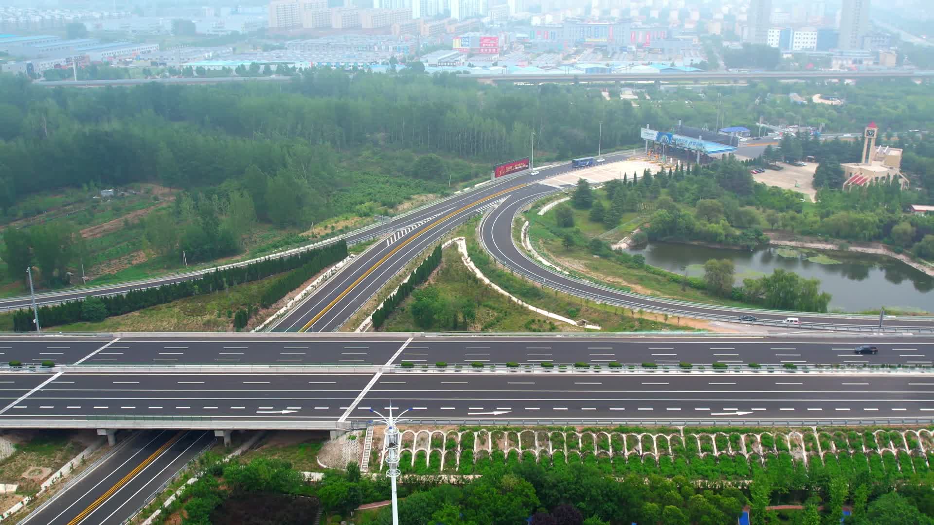 枣庄高速出入口航拍高速高速口视频的预览图