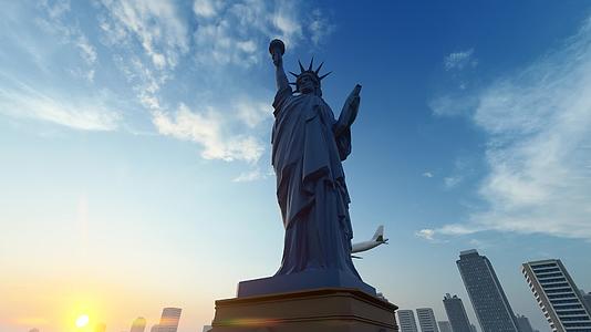 手举火炬的美国自由女神像雕塑视频的预览图