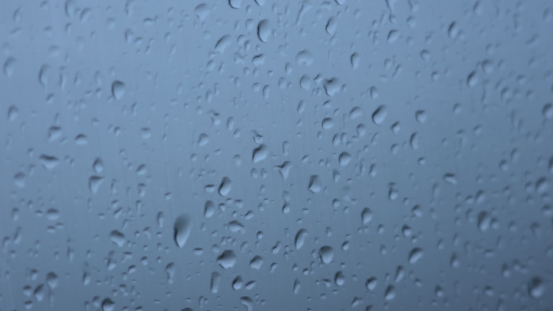 4K玻璃窗下雨雨滴意境空镜实拍视频视频的预览图
