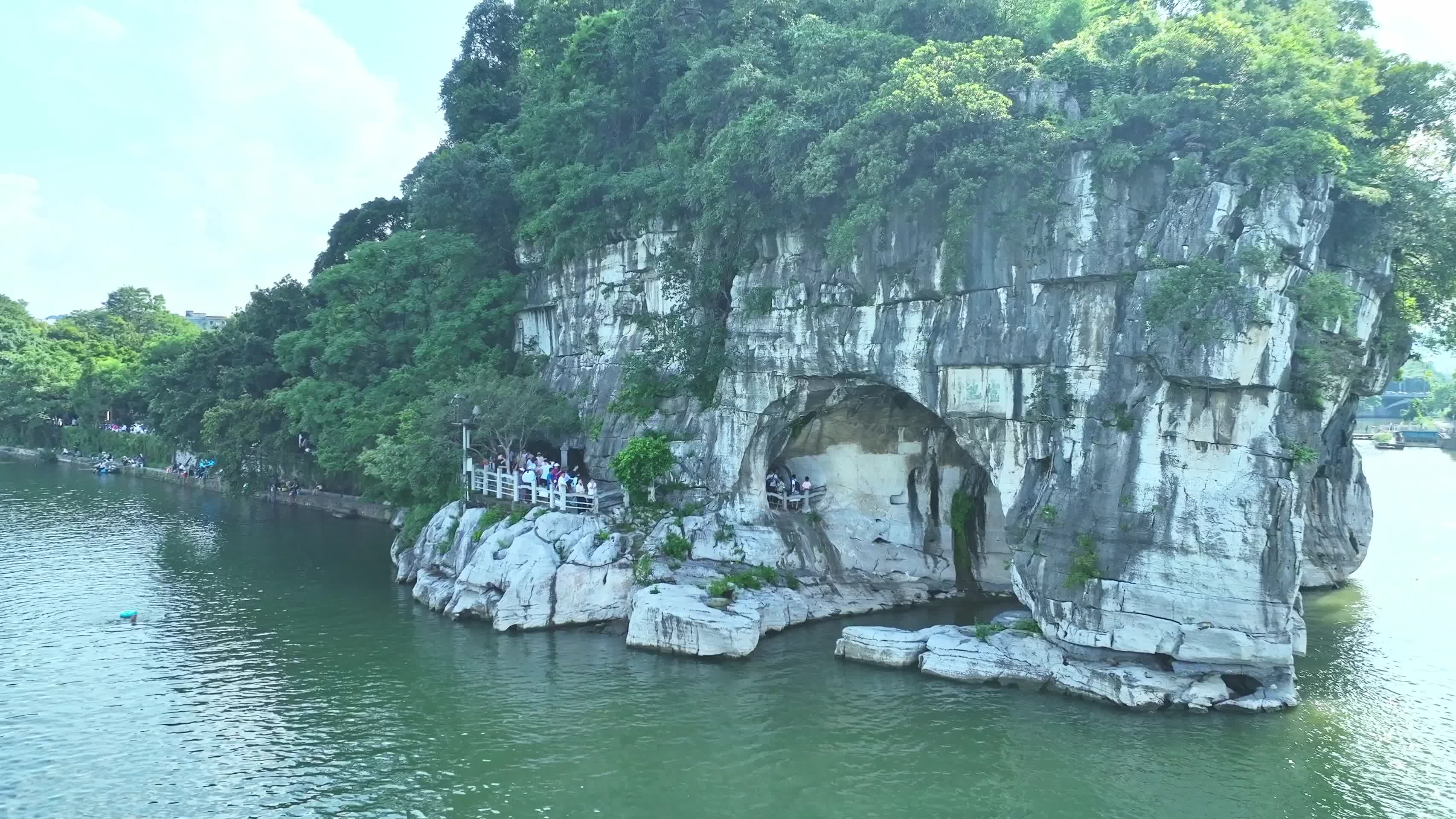 桂林象山景区航拍延时视频的预览图