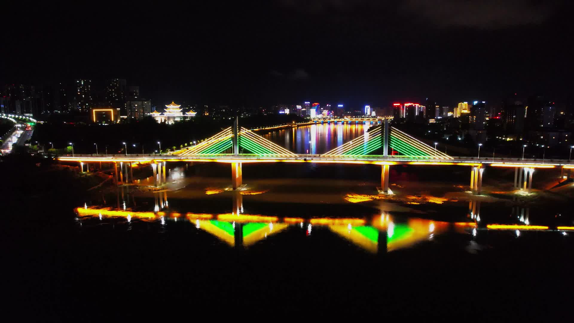 4K陕西安康跨江大桥航拍视频视频的预览图