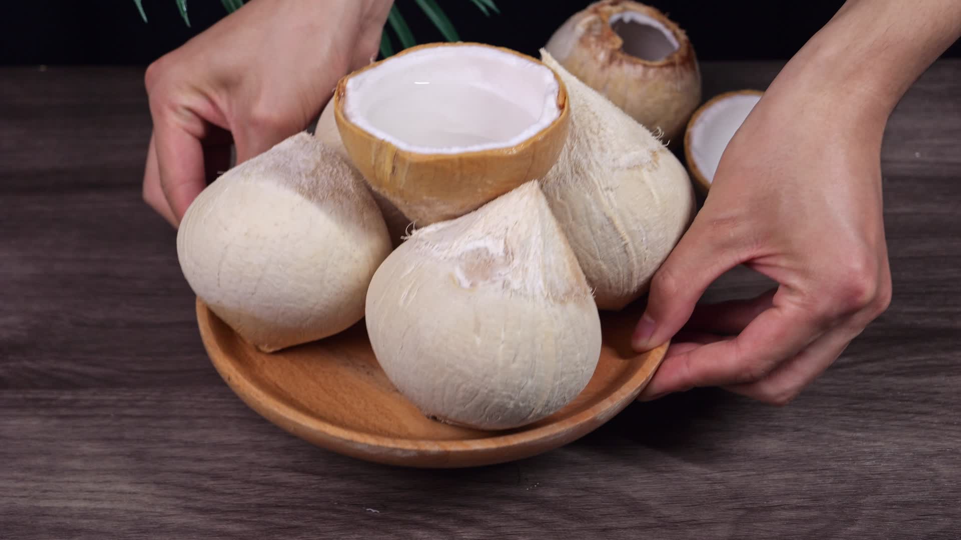 牛奶椰子椰肉椰子椰皇视频的预览图