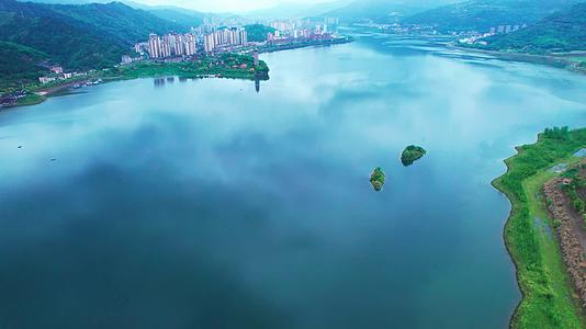 4K重庆汉丰湖自然湖泊航拍视频视频的预览图