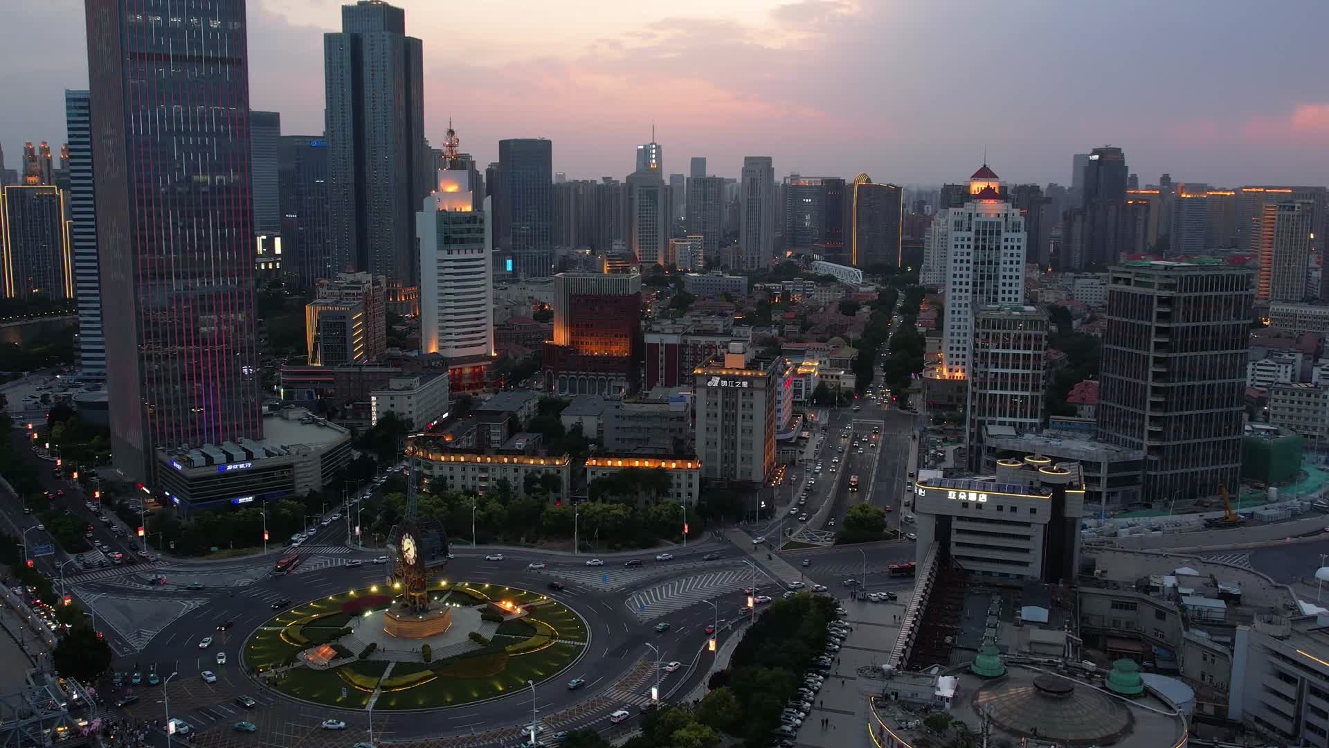 城市日落航拍视频的预览图