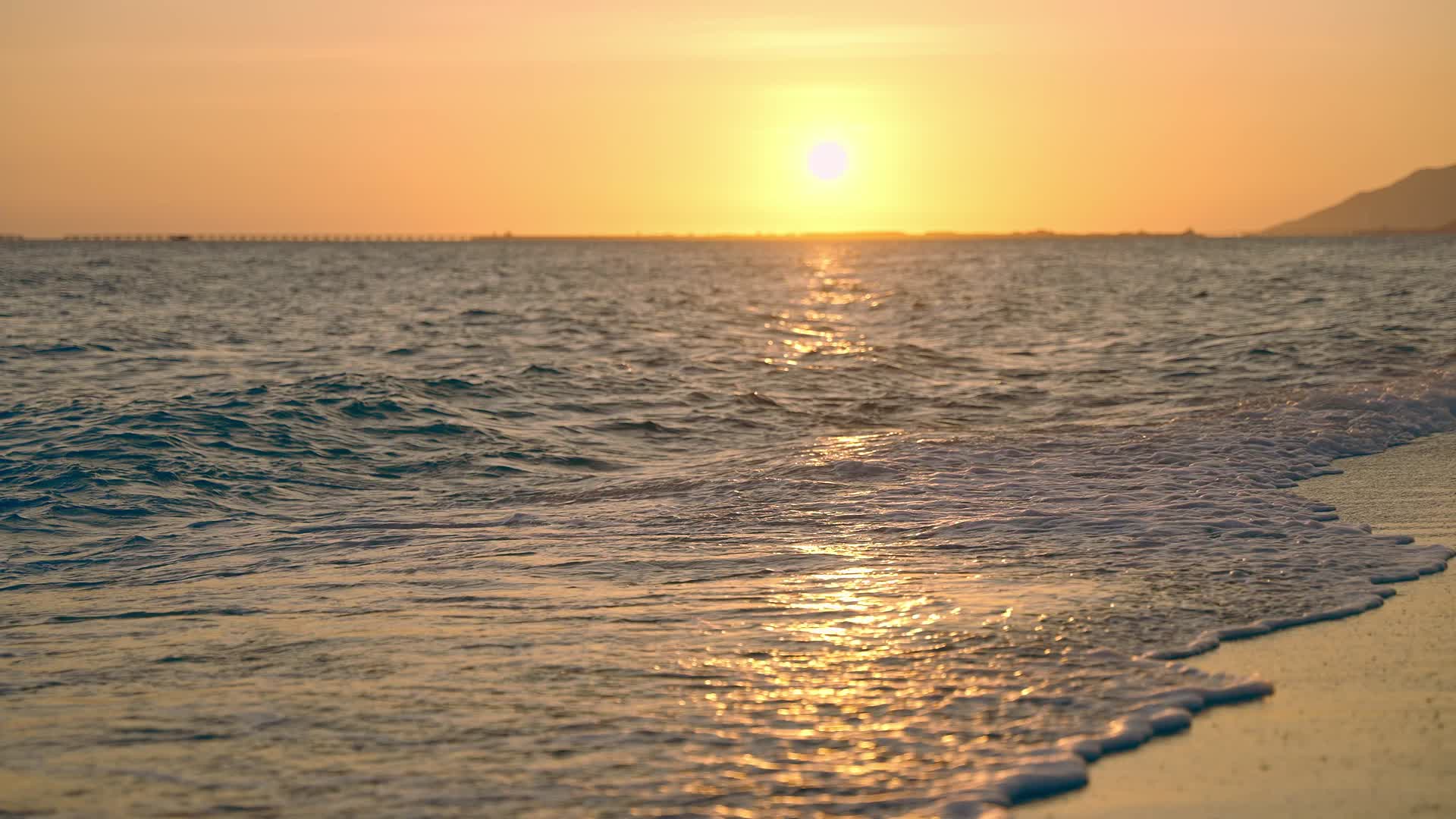 航拍大海海边海洋视频的预览图