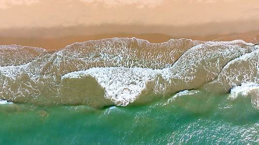 航拍大海海边海洋视频的预览图