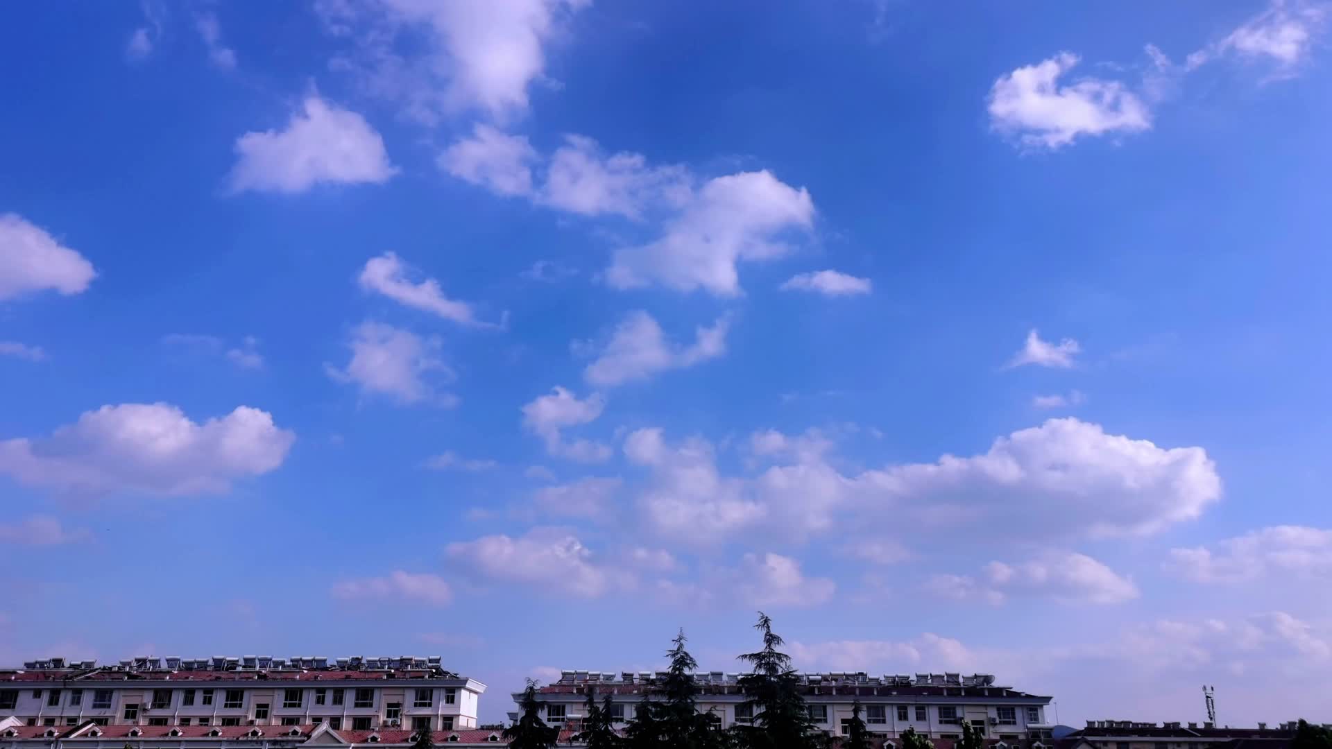延时镜头城市天空视频的预览图