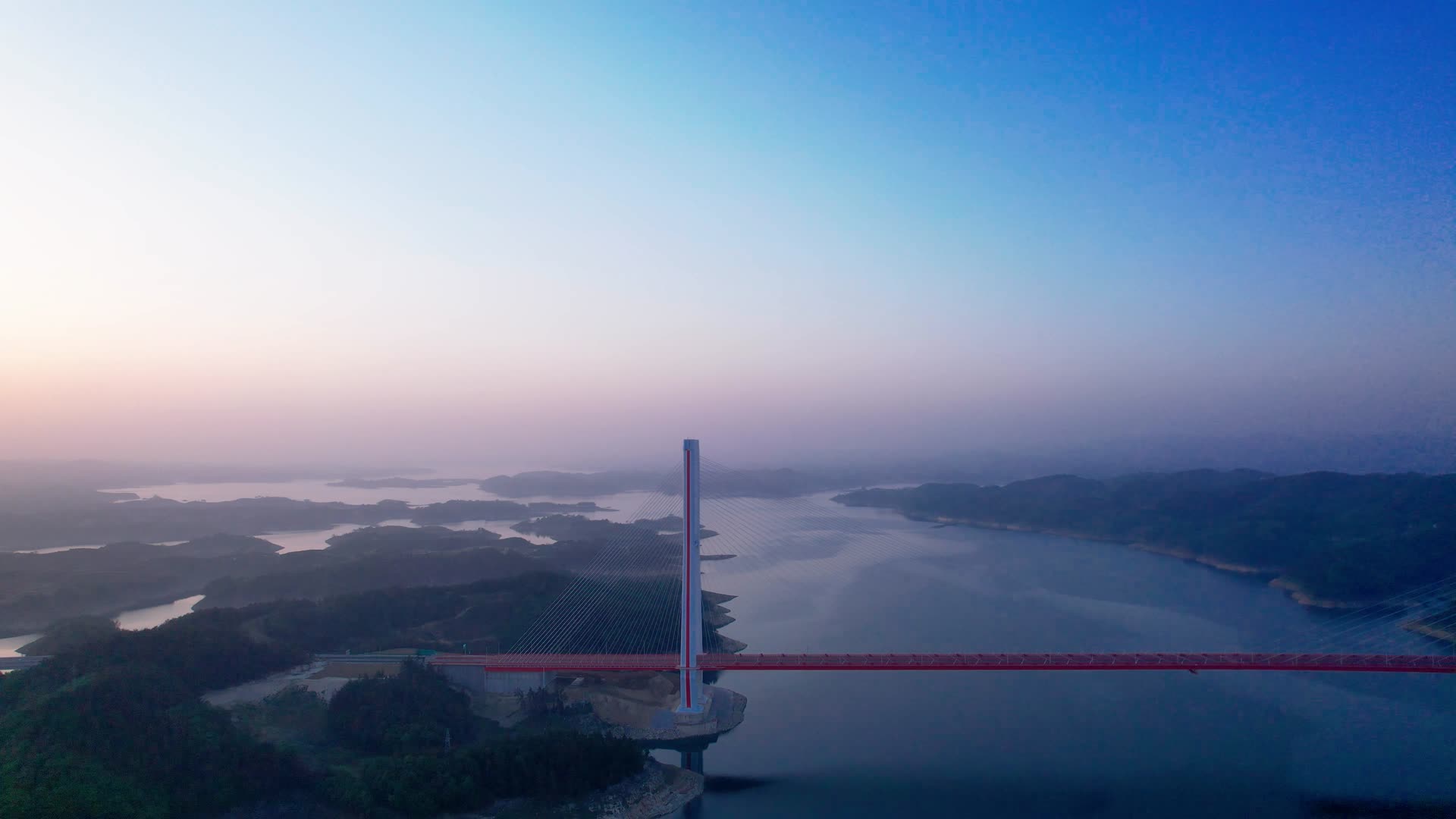 4K湖北丹江口水库大桥航拍视频视频的预览图