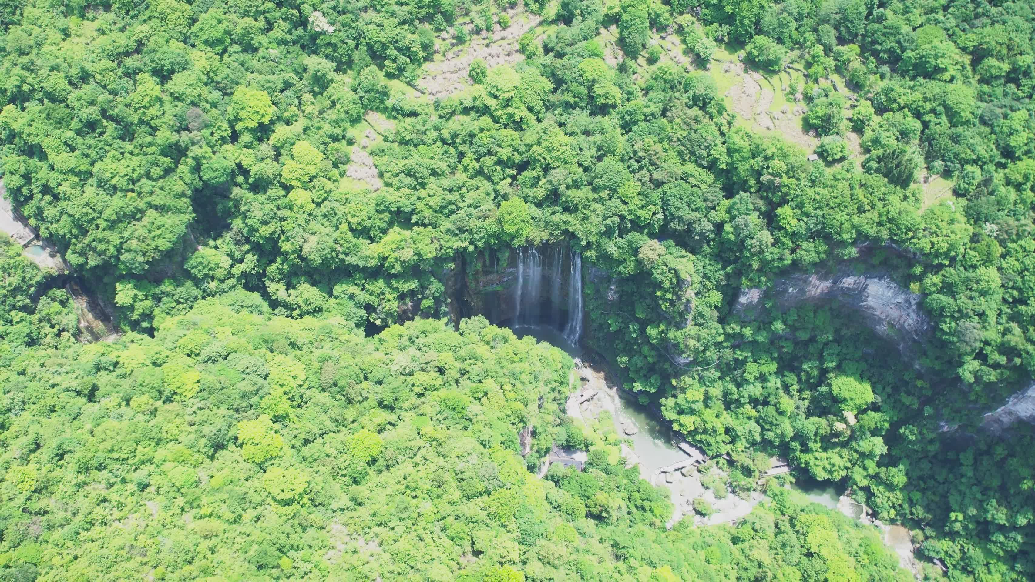 4K三峡大瀑布自然瀑布水峡谷峭壁视频视频的预览图