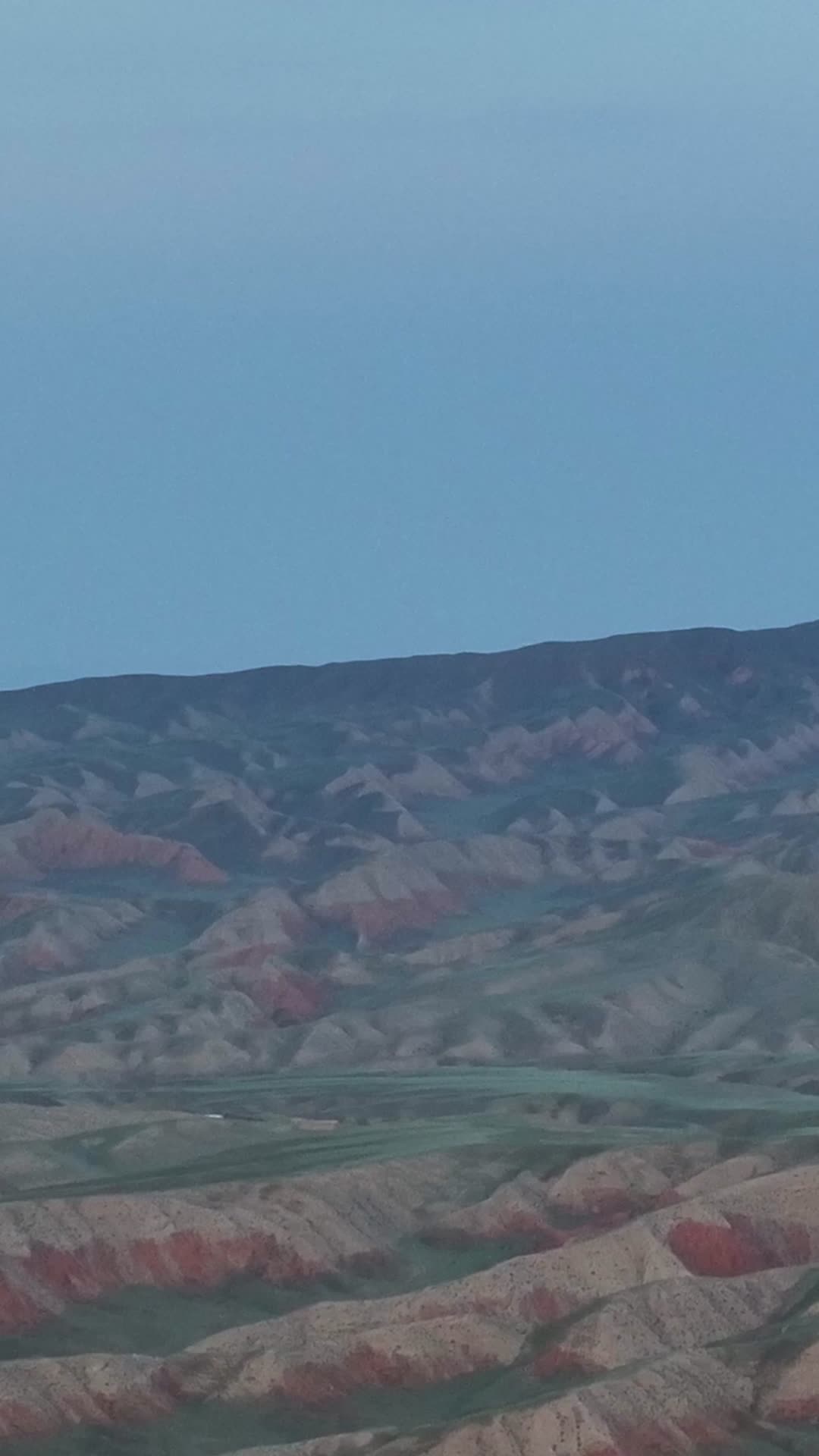 高清竖屏航拍新疆安集海大峡谷视频的预览图