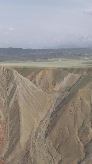 高清竖屏航拍红山大峡谷地质地貌视频的预览图