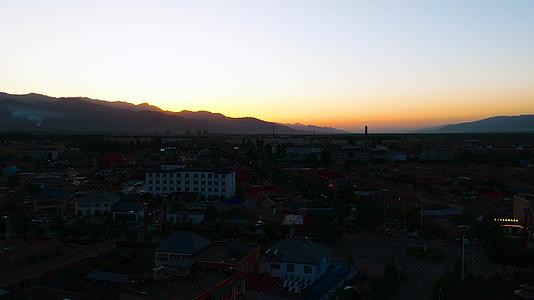4K新疆伊犁哈萨克八卦城早晨日出无限美景视频的预览图