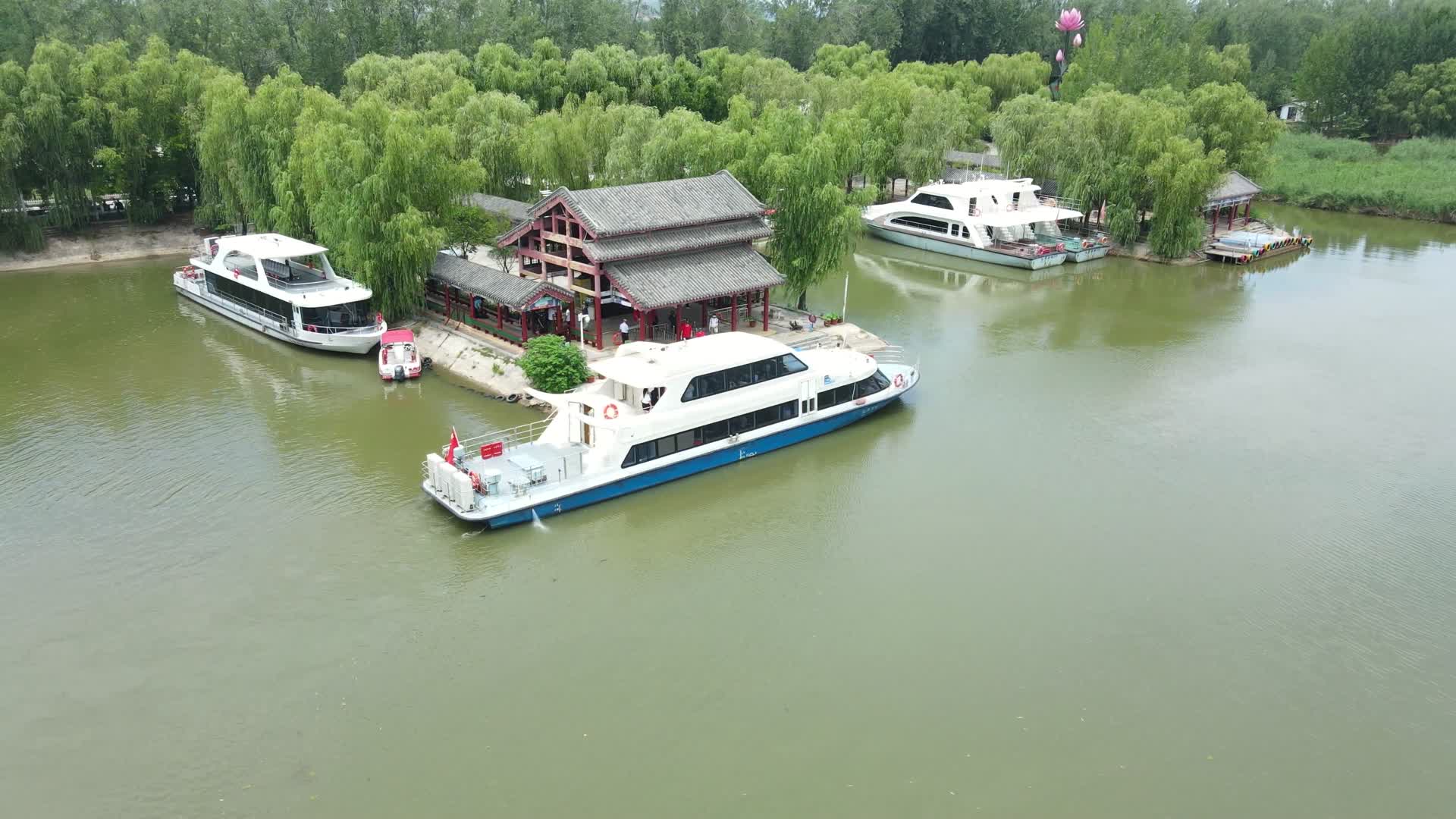 渡口渡轮景区轮船快艇滕州微山湖视频的预览图