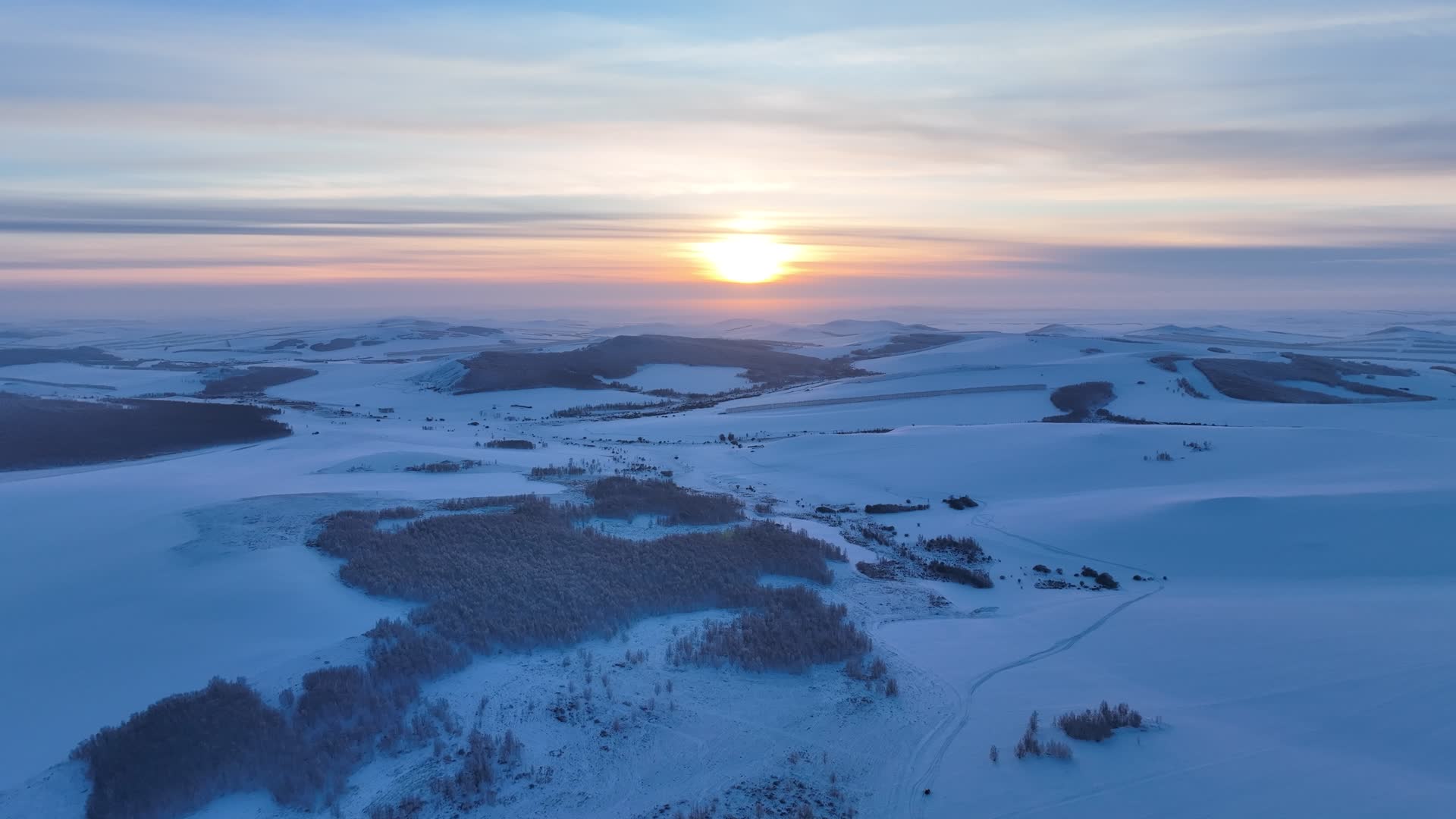 航拍大兴安岭丘陵山区寒冬雪景风光视频的预览图