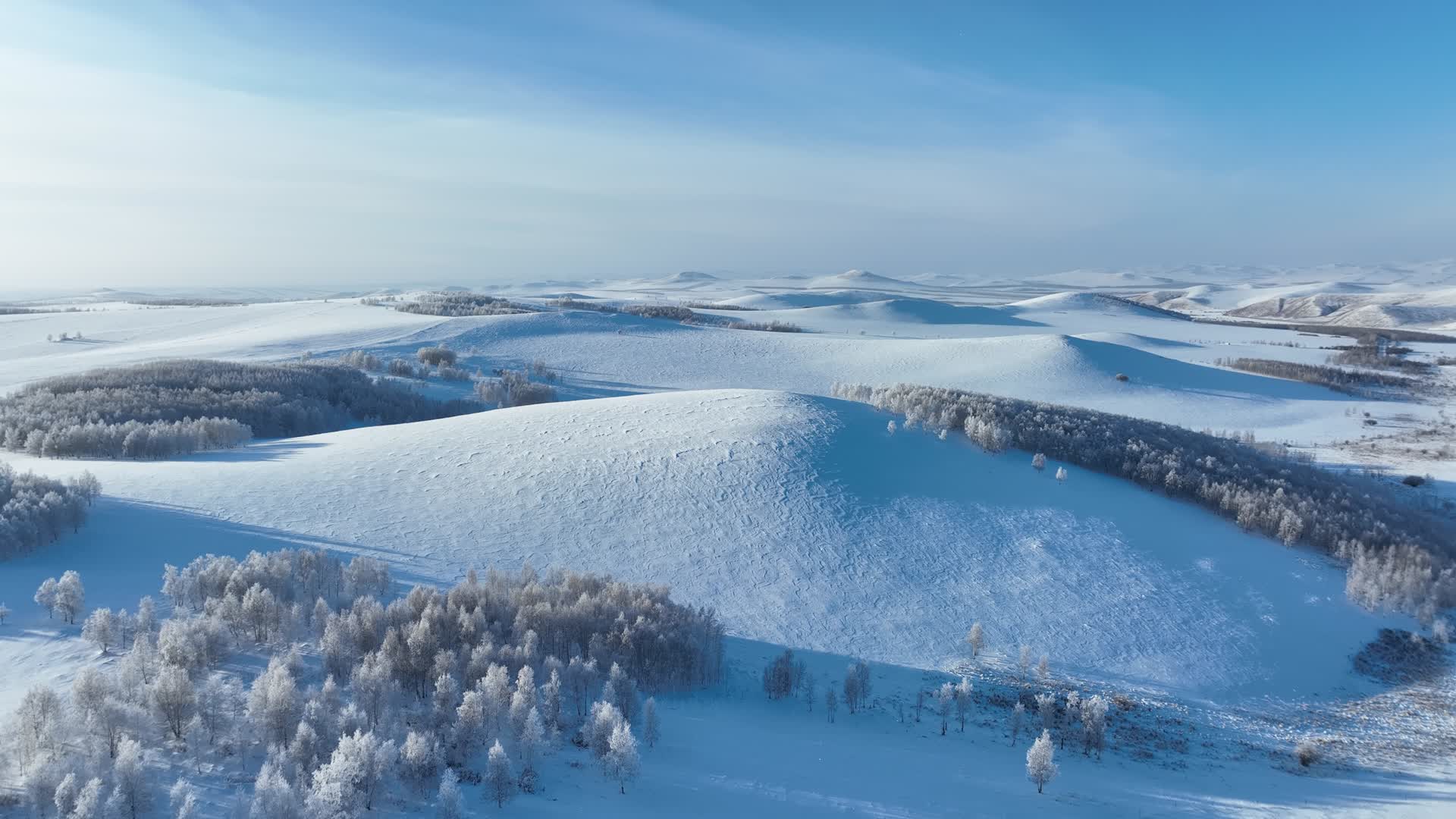 航拍大兴安岭寒冬雪景视频的预览图