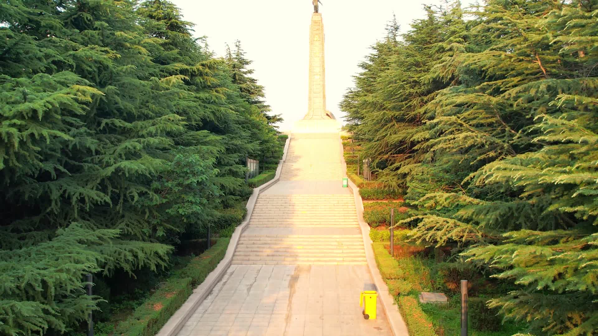 临山英雄纪念碑铁道游击队纪念碑临山公园视频的预览图