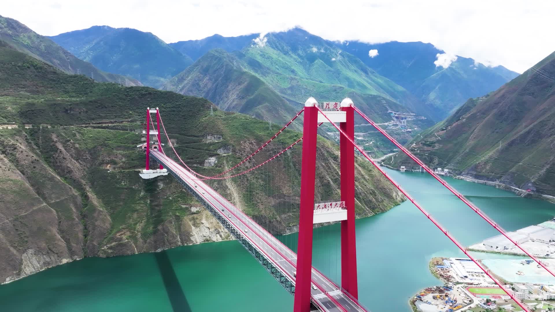 4K航拍四川甘孜泸定县大渡河大桥自然美景视频的预览图
