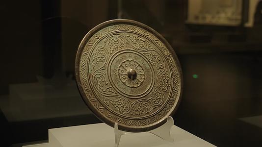 博物馆古代铜镜视频的预览图