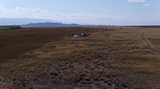B新疆北疆草场蒙古包2视频的预览图