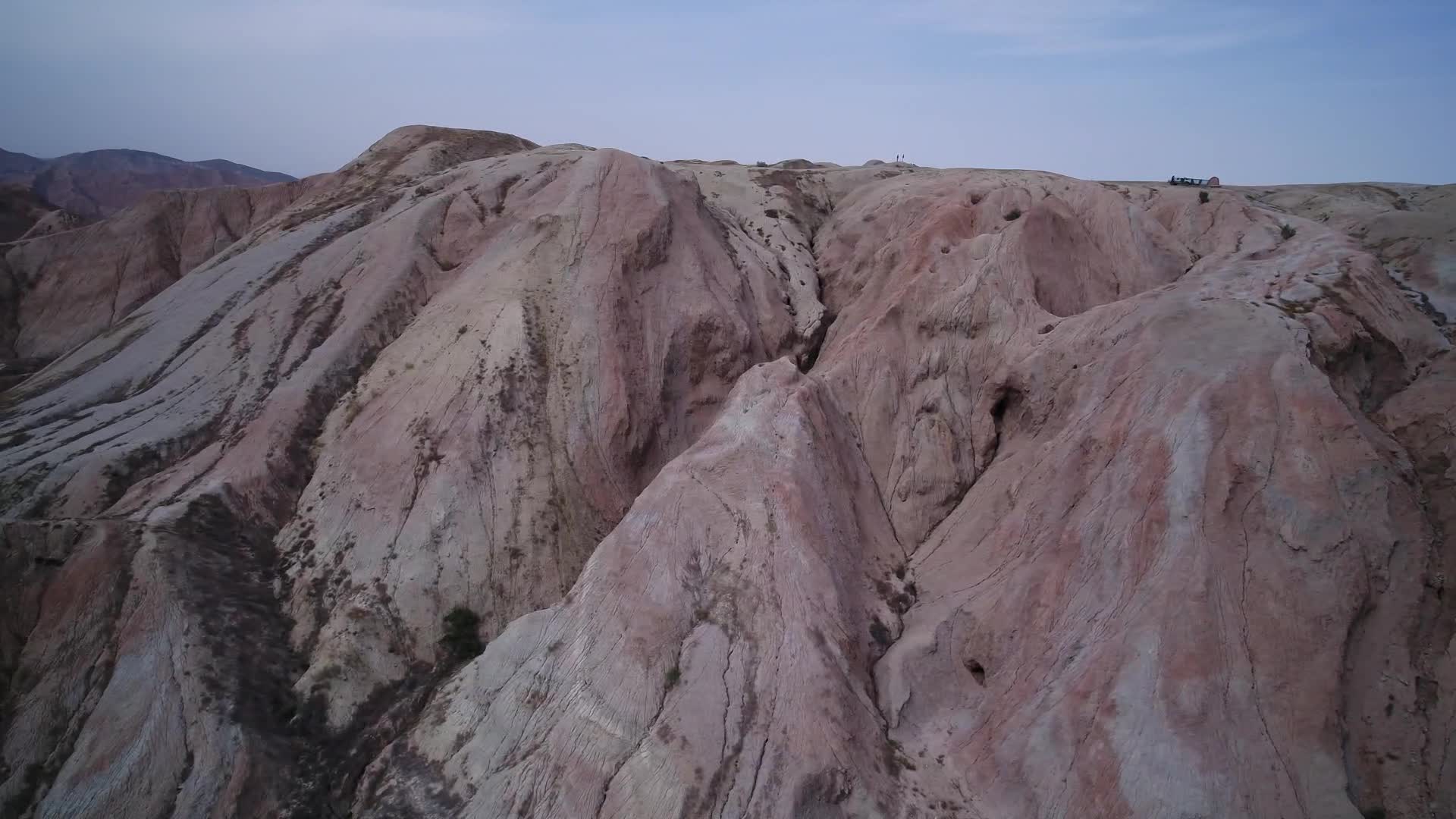 B新疆准噶尔盆地大漠戈壁山峦2视频的预览图