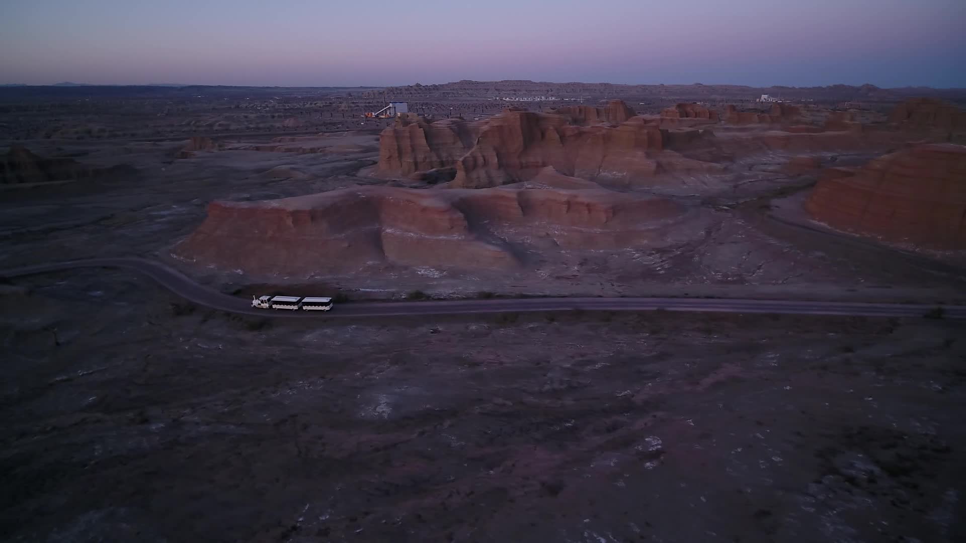 B新疆准噶尔盆地公路视频的预览图