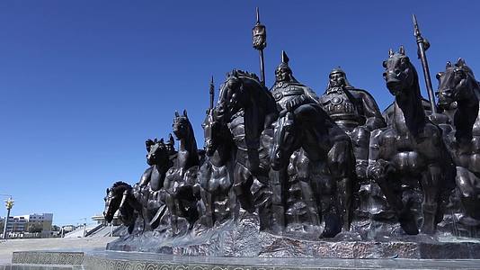 B新疆准噶尔废王城江格尔英雄雕塑2视频的预览图