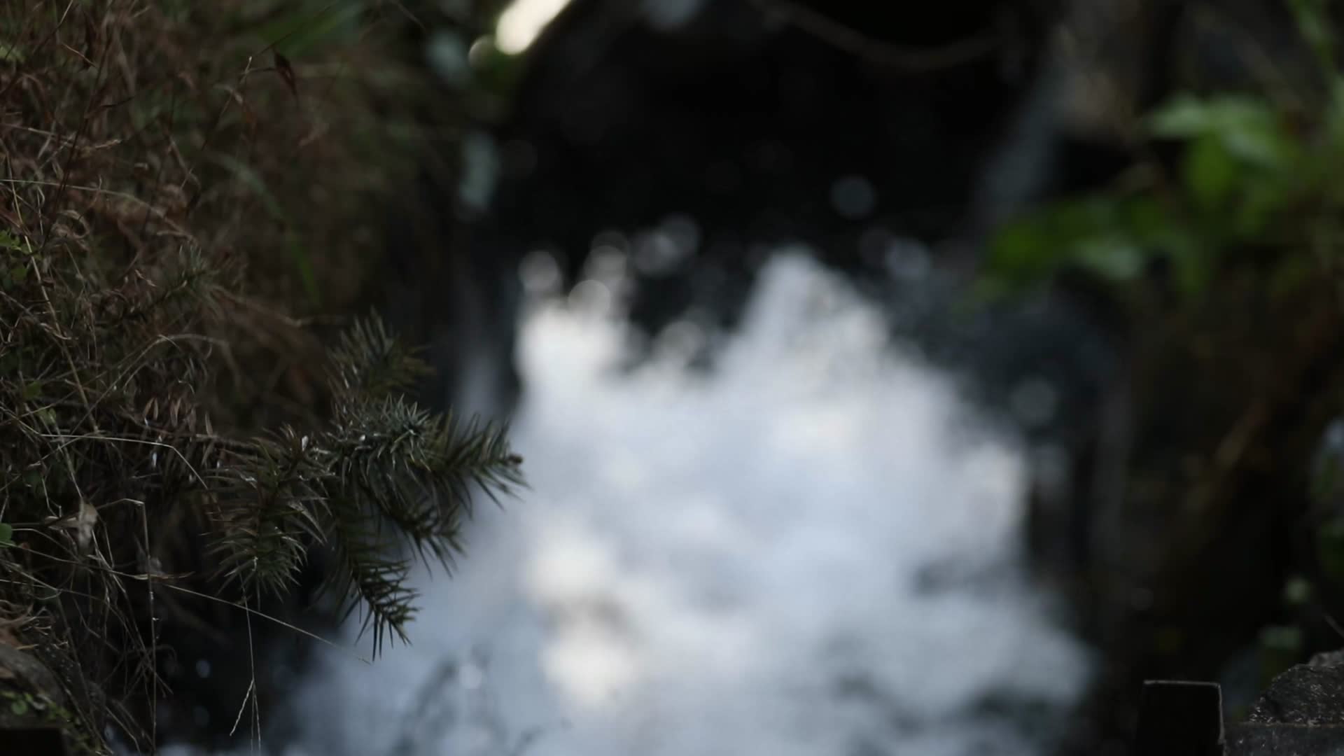 J浙江温州苍南碗窑湍急的水流4k实拍视频视频的预览图