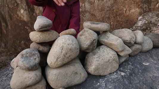 J浙江温州苍南玉苍山落石石堆4k实拍视频视频的预览图