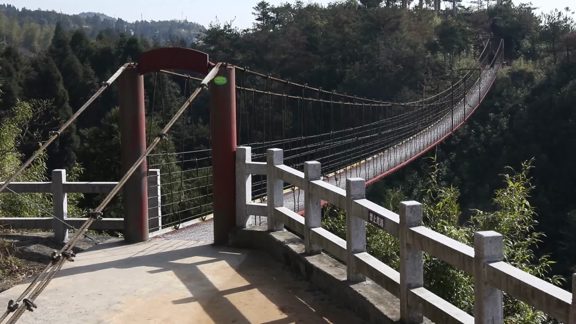 J浙江温州苍南玉苍山吊桥视频的预览图