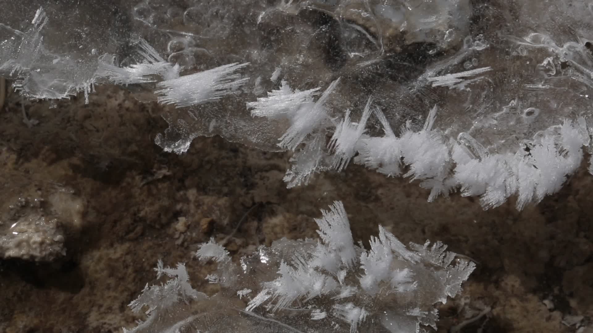 C玛旁雍错温泉冰晶4K视频的预览图