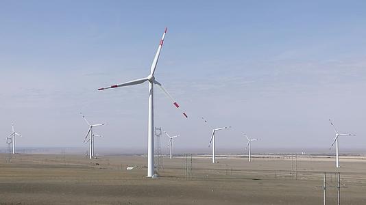 B新疆准噶尔老风口风力发电机6视频的预览图