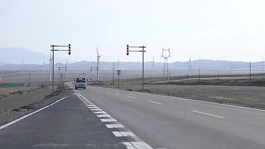 B新疆准噶尔老风口公路1视频的预览图