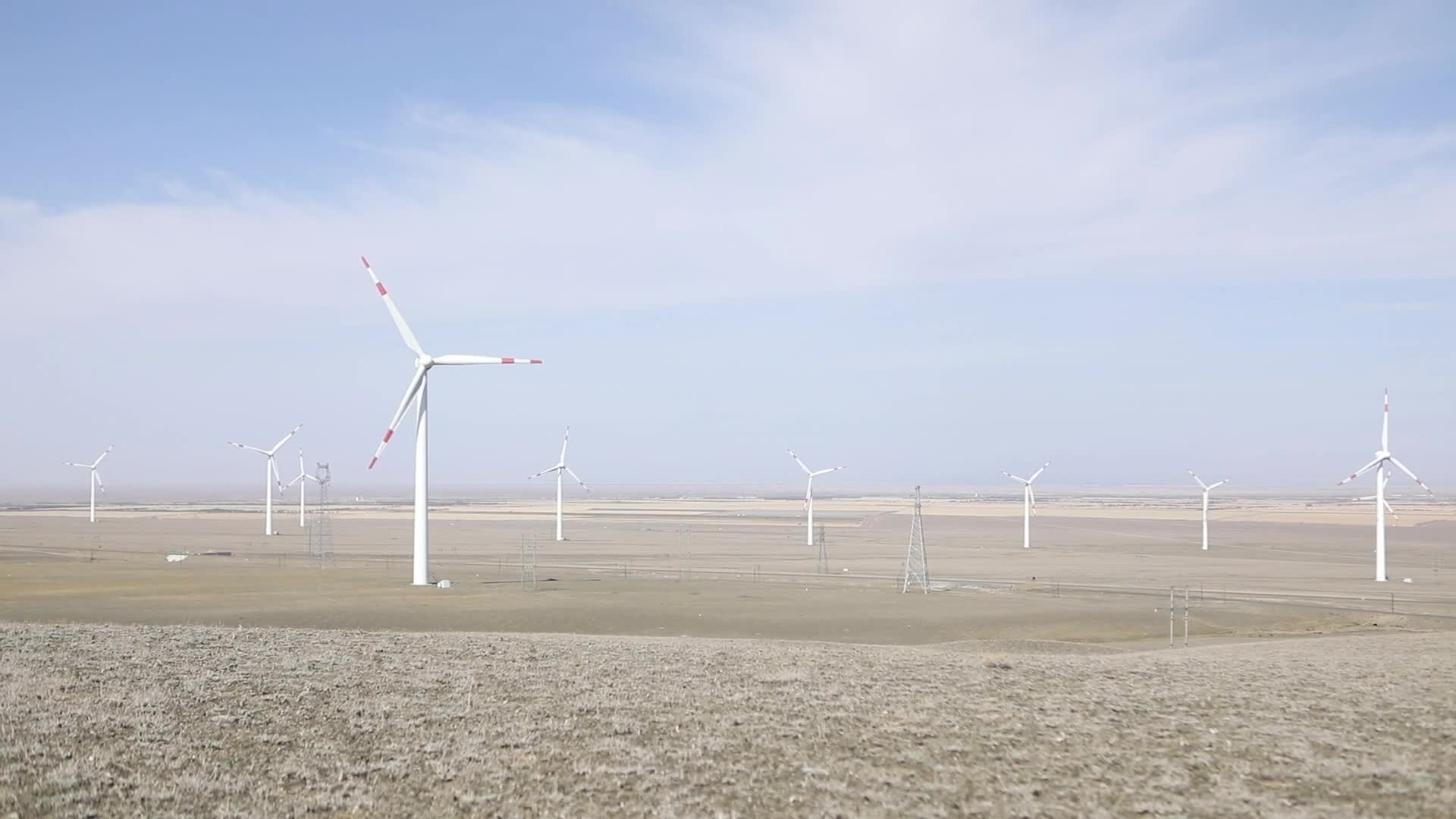 B新疆准噶尔老风口风力发电机4视频的预览图