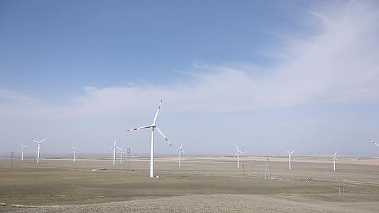 B新疆准噶尔老风口风力发电机3视频的预览图